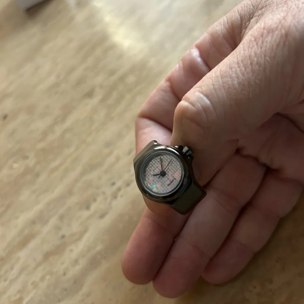 New Gun metal finger quartz ring watch with metal stretch band